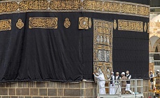 Покрывало греха: как следы Эпштейна ведут в священные залы Востока