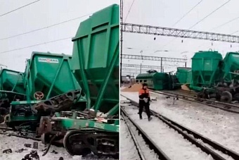 в казахстане на железной дороге 19 грузовых вагонов сошли с рельсов. жертв нет.