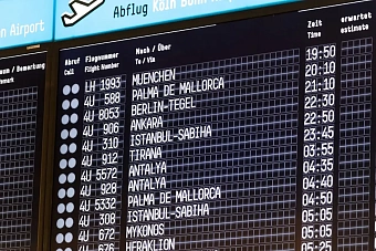 массовые забастовки начались в 13 аэропортах германии: свыше 3400 рейсов под угрозой отмены