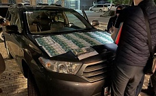 «Сидят на откатах, воруют миллиардами»: как в Кыргызстане чиновники пилят бюджет и на что тратят народные средства